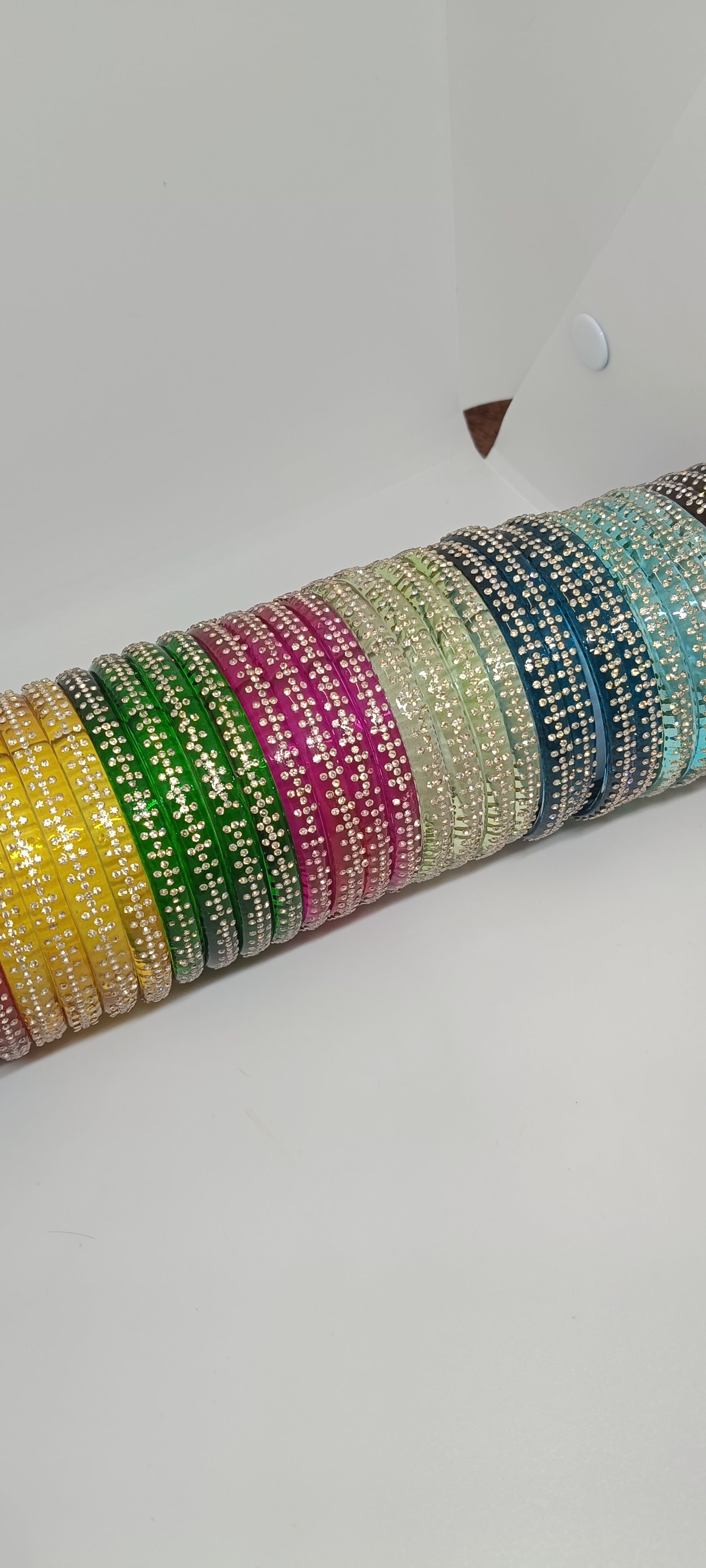 Set of 4 Raindrop Khara Glass Bangles